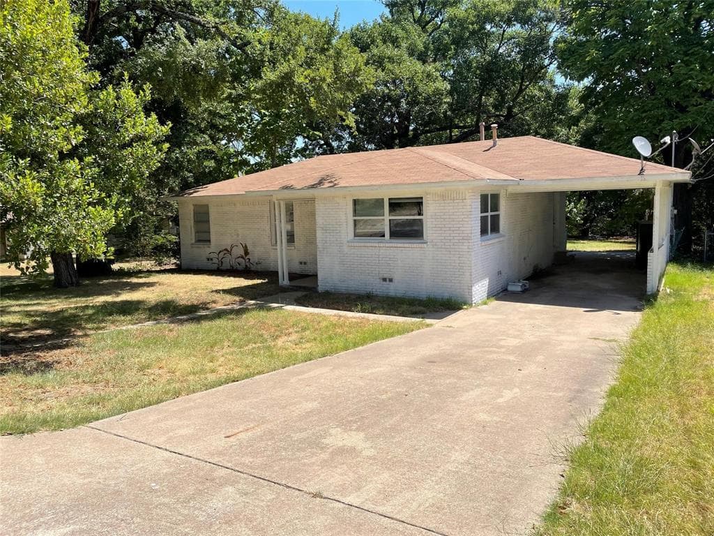 2100 Bluebonnet Ave