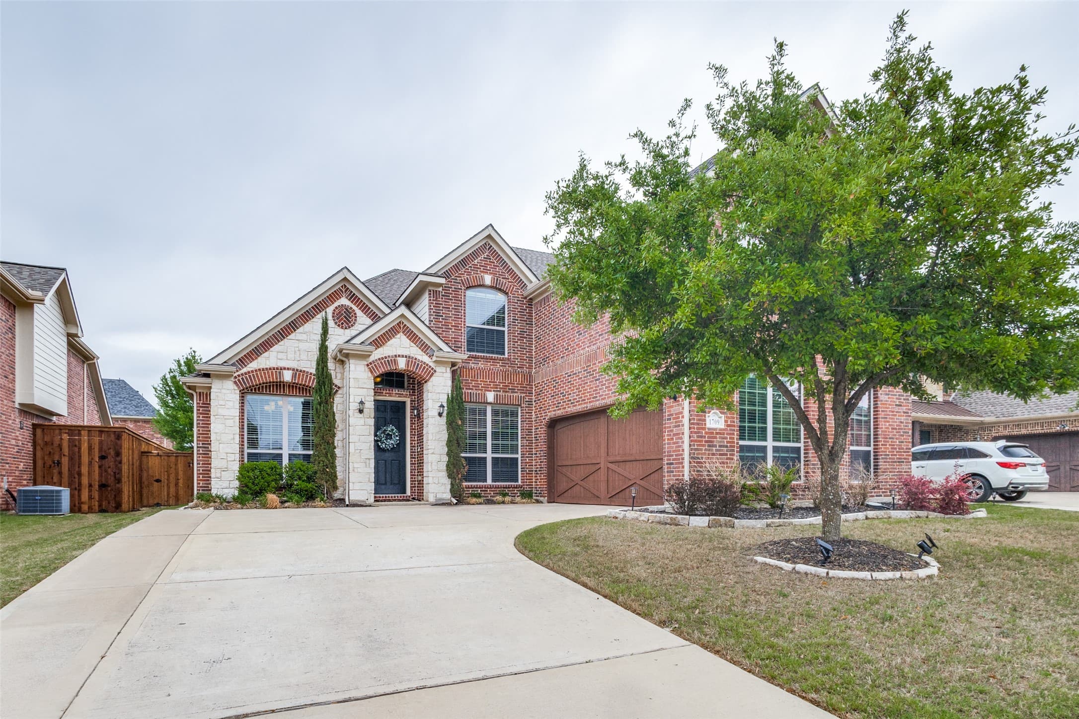 1709 Queensgate Dr