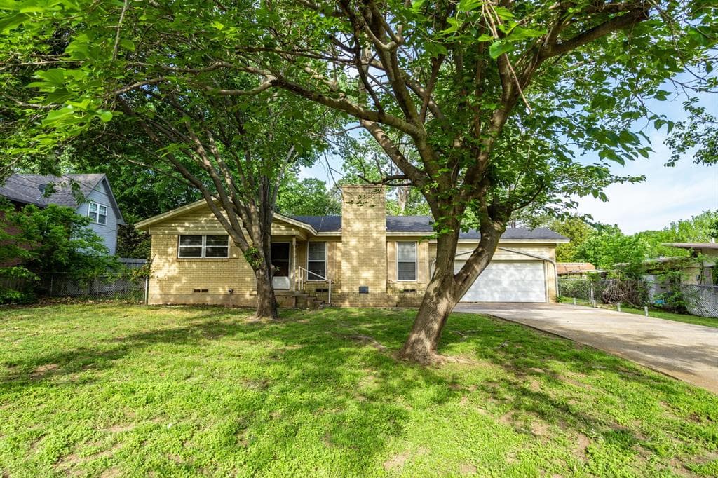 3715 Lakeview Dr