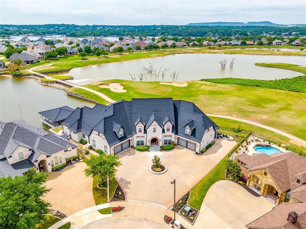 2326 Bordeaux Dr