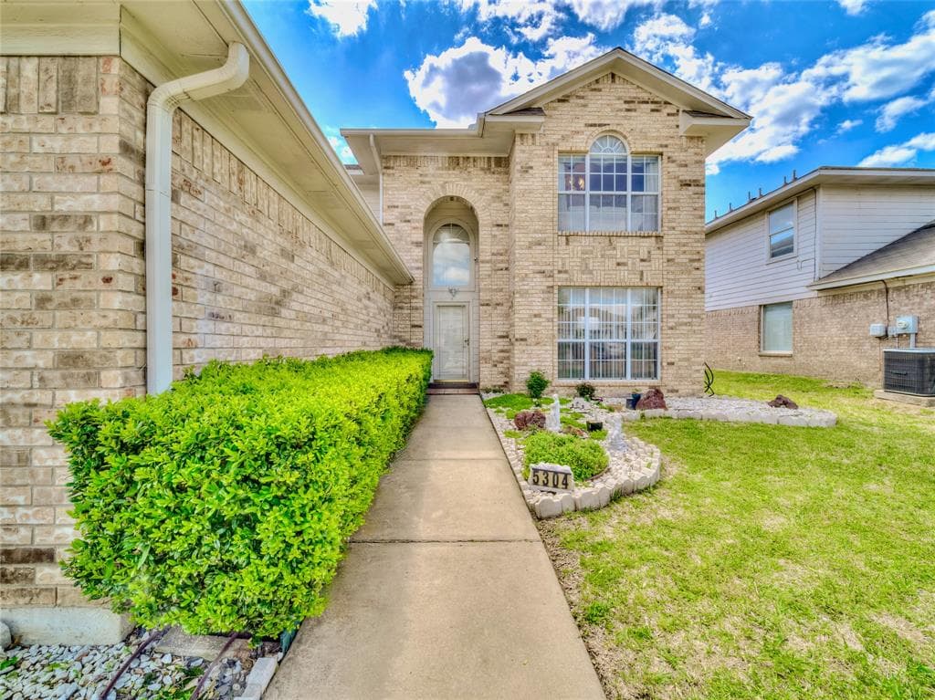 5304 Tennis Villa Dr