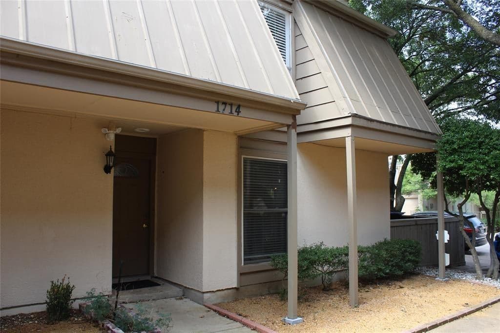 1714 Place One Ln