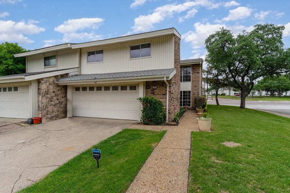1832 Lakecrest Cir