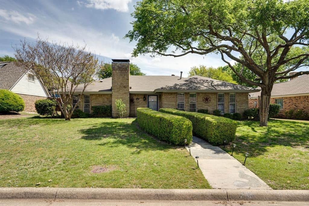 806 Walden Ct