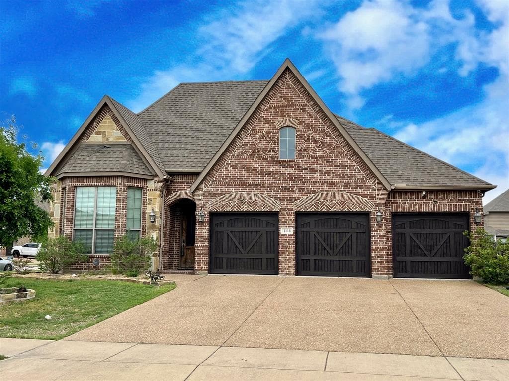 1116 Grayhawk Dr