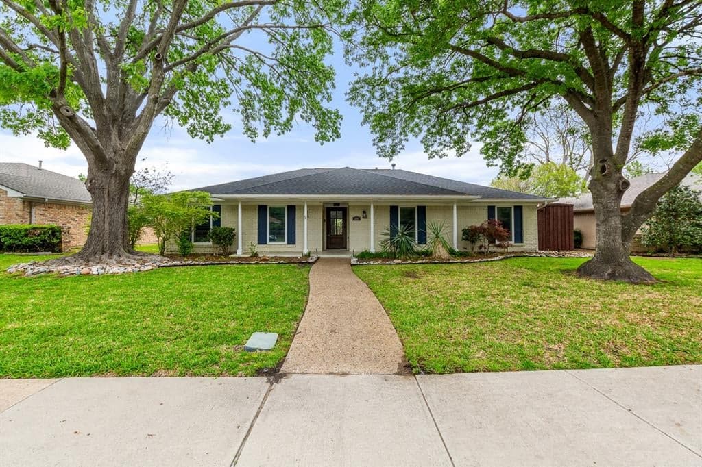 306 Woodcrest Dr