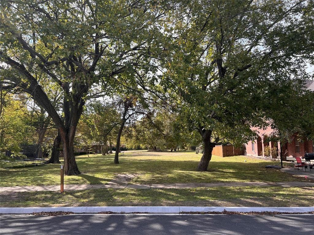 S Dallas Ave