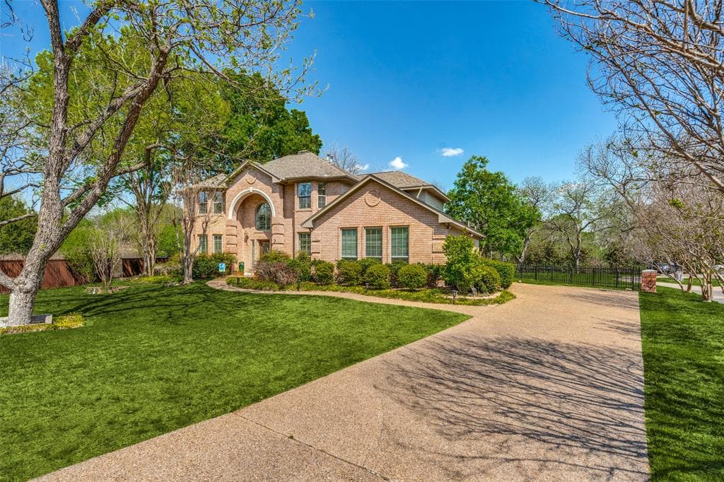 2817 Saint Charles Dr