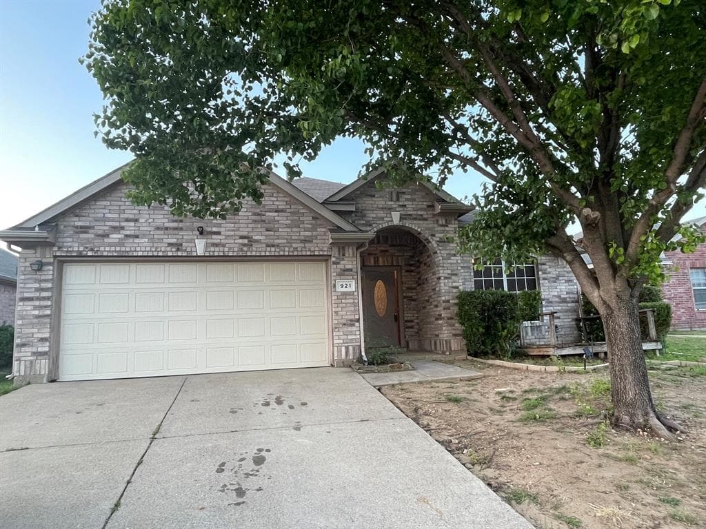 921 Gillon Dr