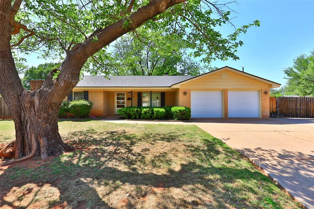 2010 Rosewood Dr