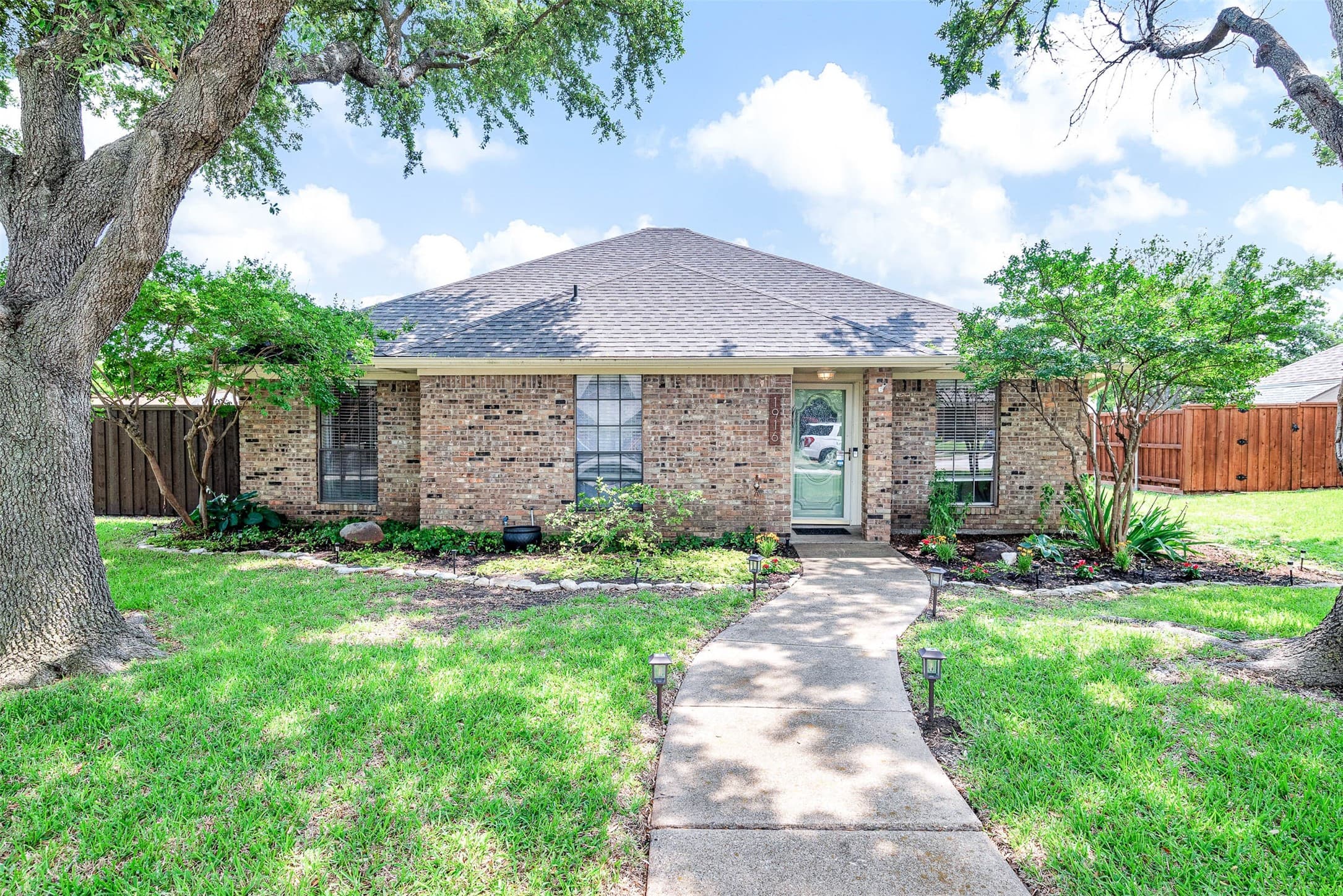 1916 Moore Dr