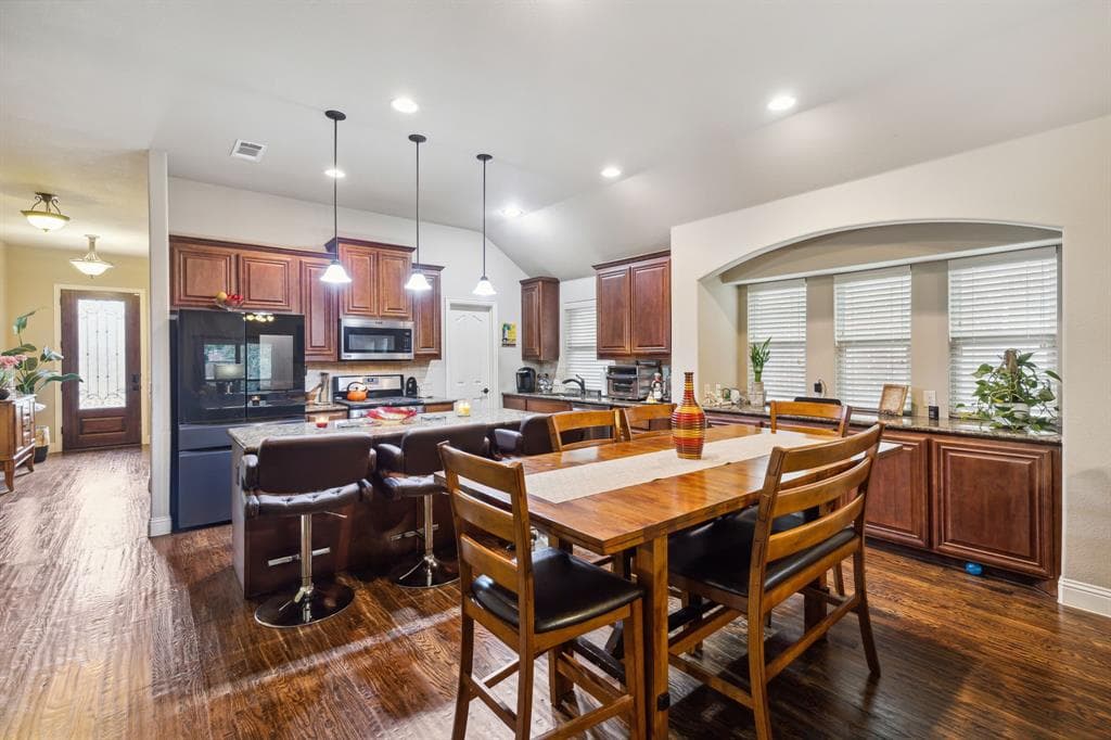 716 Lighthouse Ln