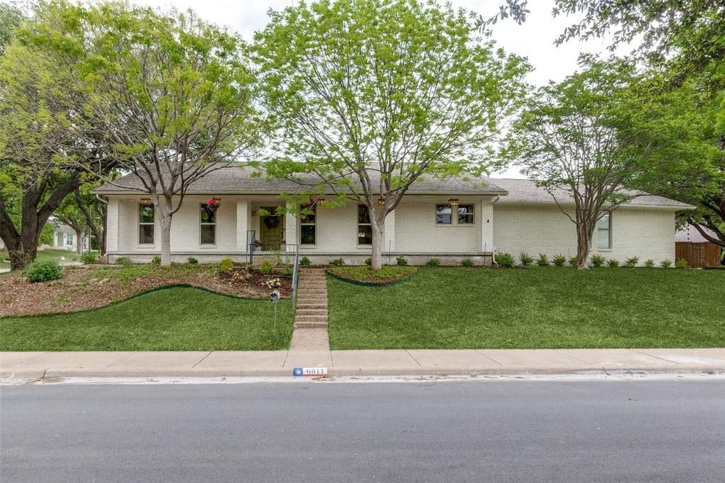 6811 Kenwhite Dr