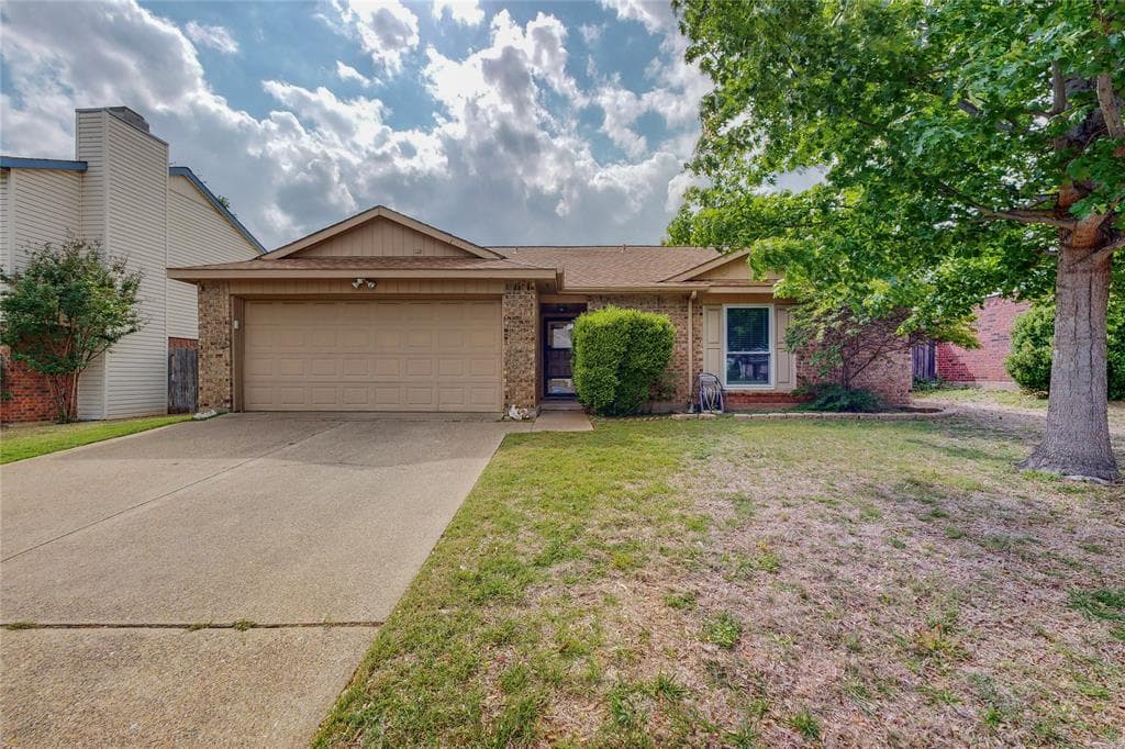 1904 Lost Creek Dr