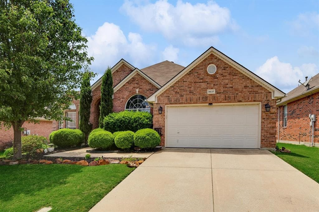 8637 Shadow Trace Dr