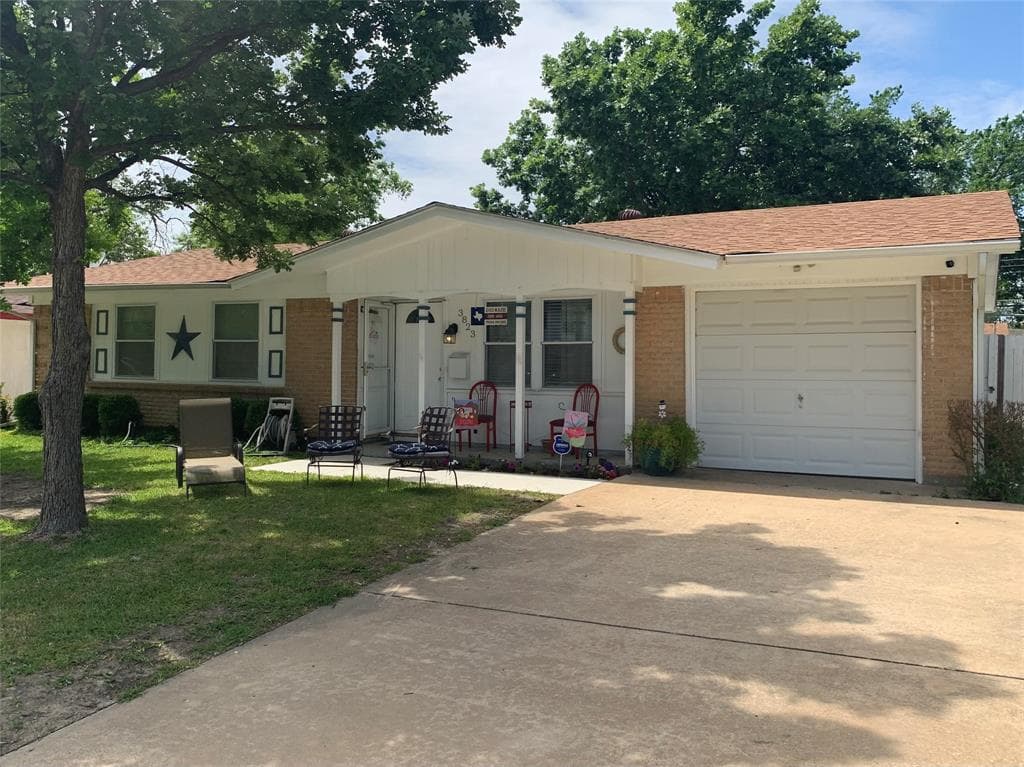 3823 Emerald Dr