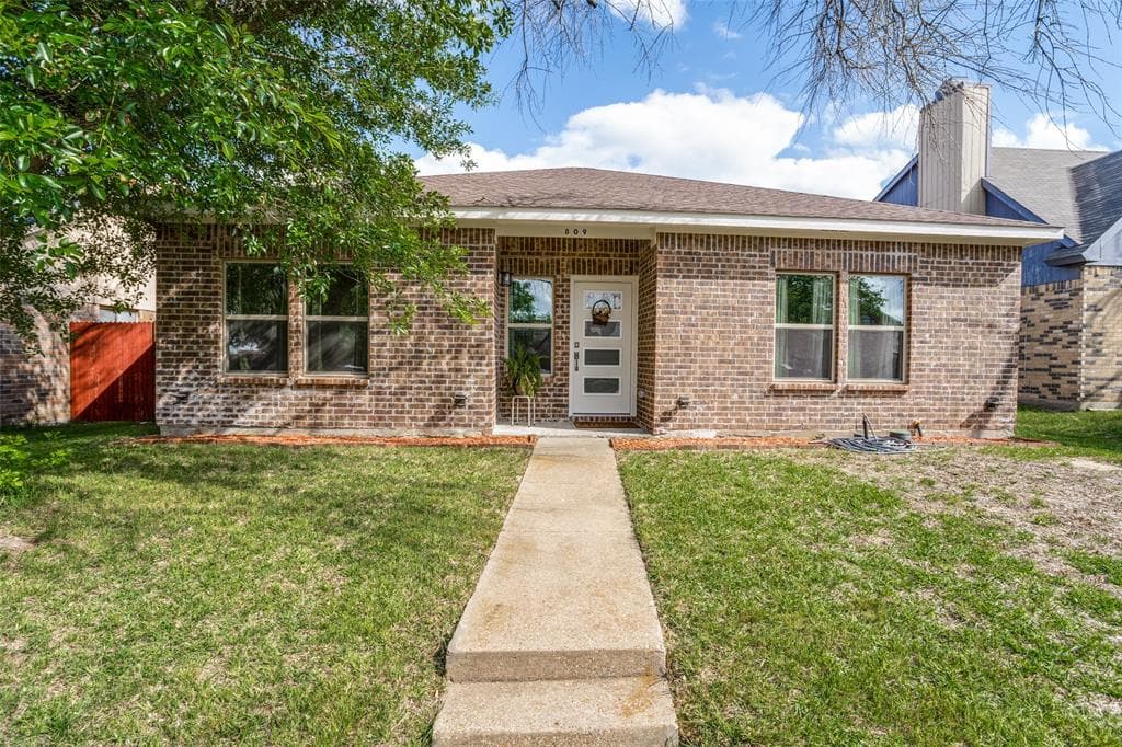 809 Bailey Dr