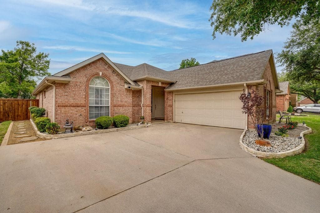 2409 Caldwell Dr