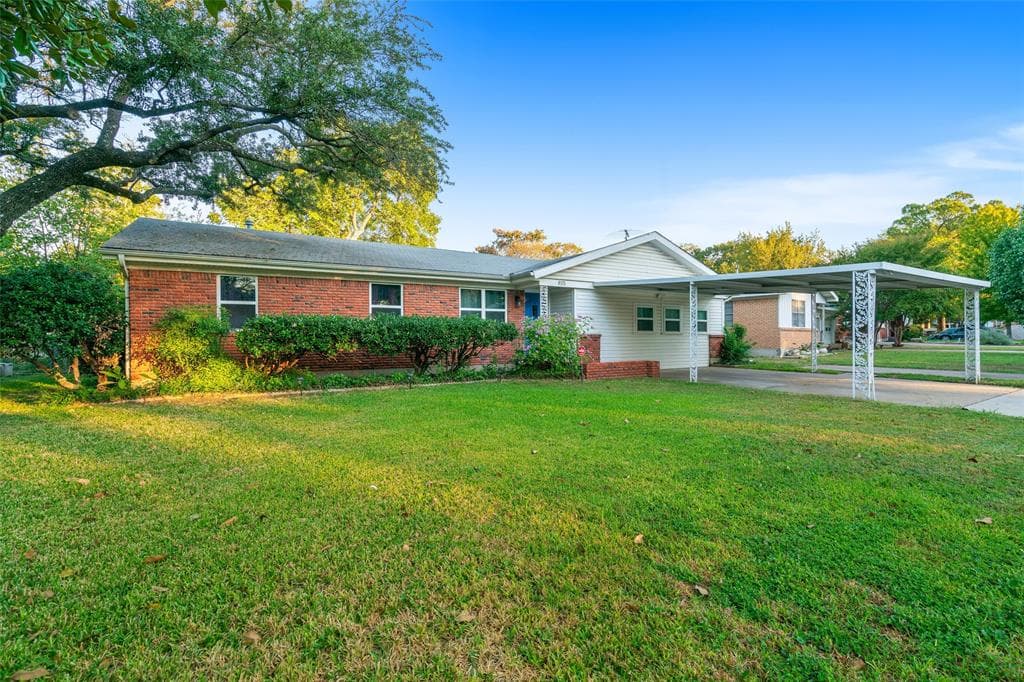 835 Dora St