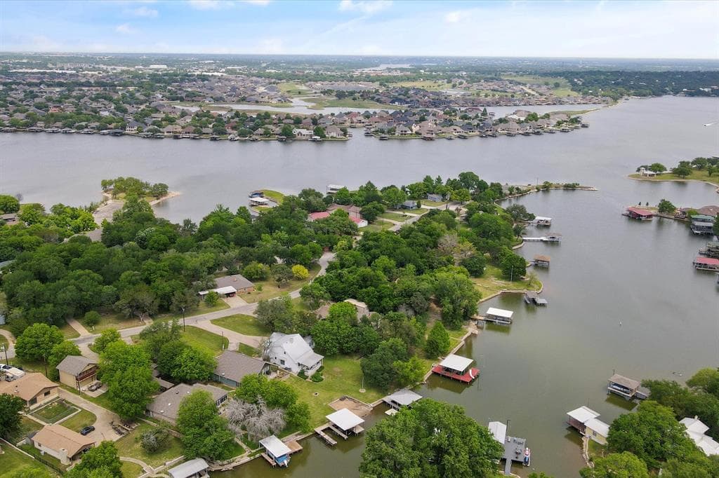 1221 Comanche Cove Dr