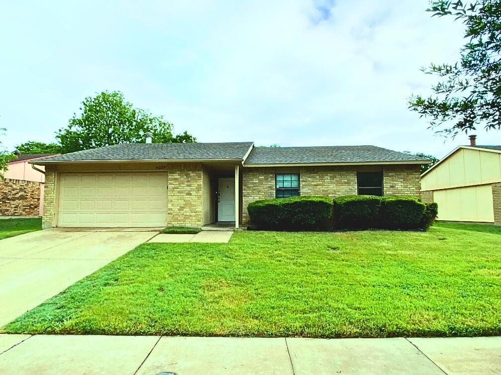 7027 Hedge Dr