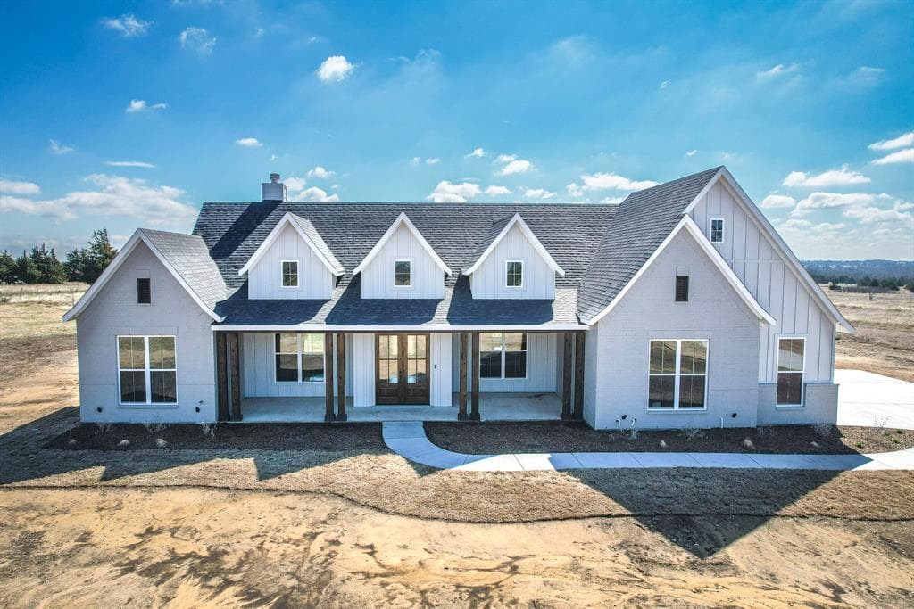 761 Dovie Ln