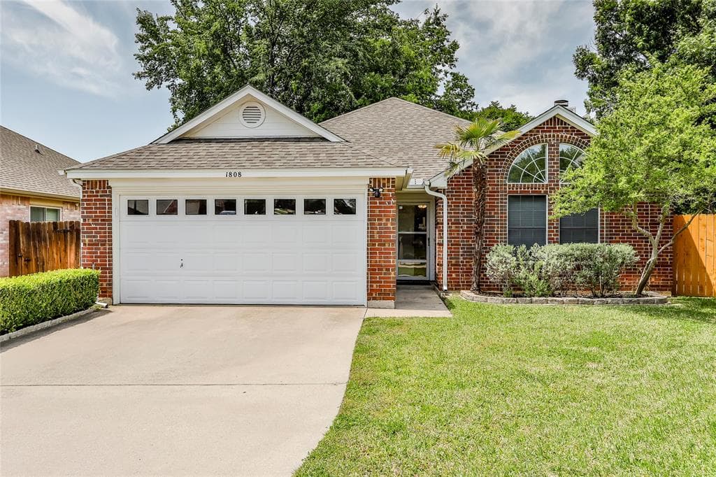 1808 Pine Ridge Dr