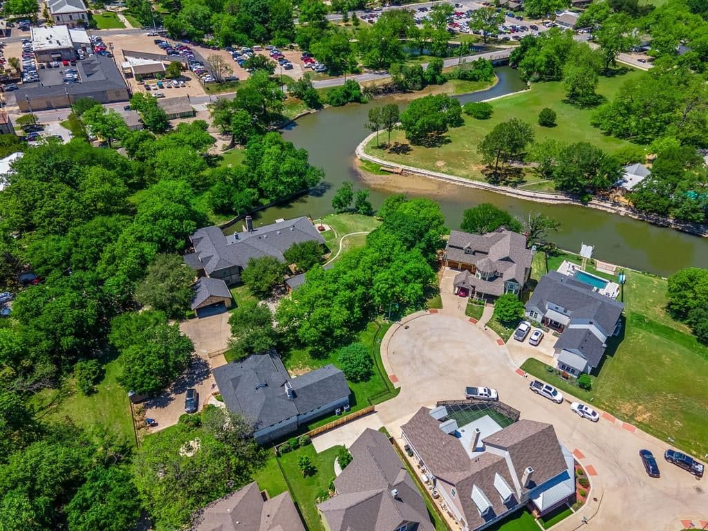 301 Mary Lou Ct