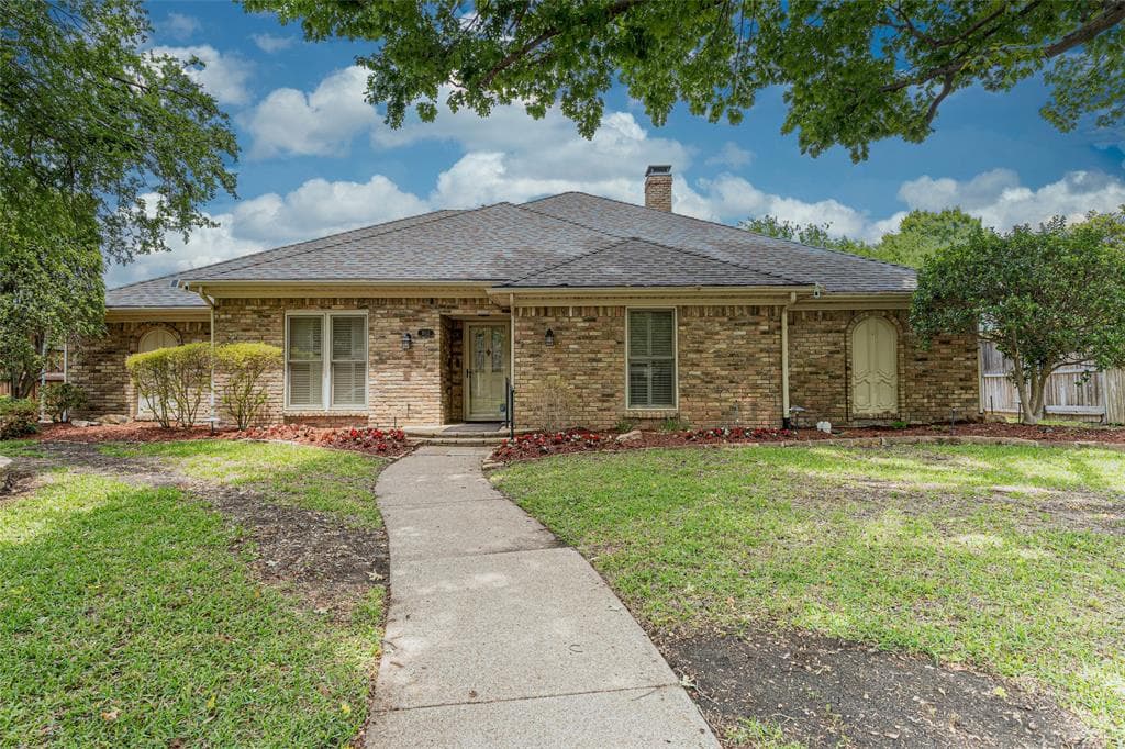 1102 Chesterton Dr