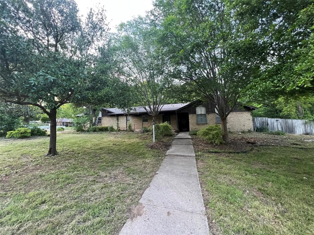 2746 Manchester Ln
