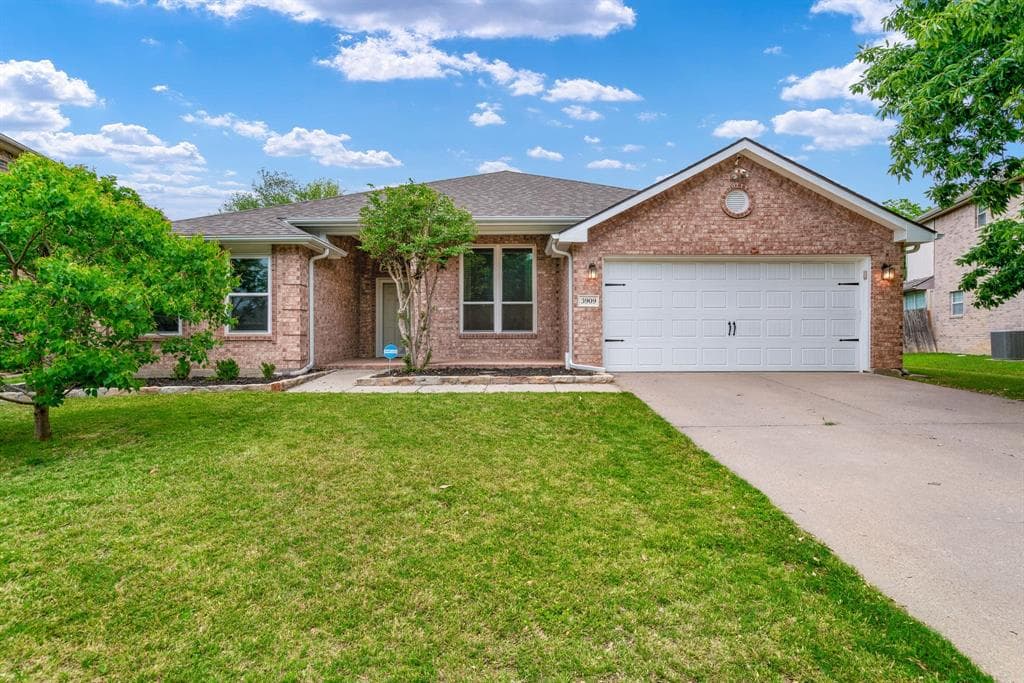 3909 Larkspur Dr