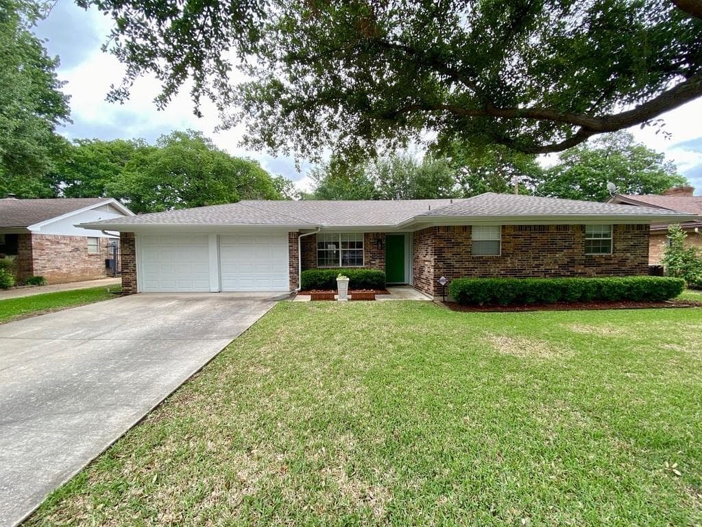 404 Carnation Ln