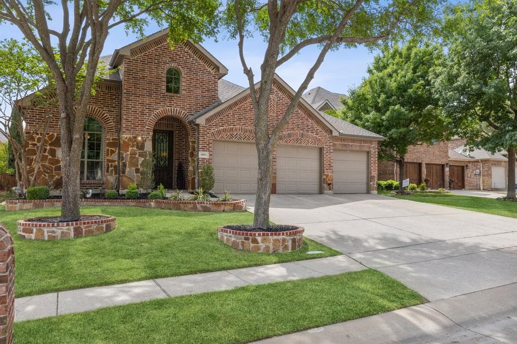 1001 Moss Cliff Cir