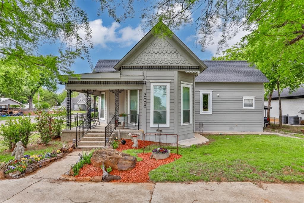 308 E Main St