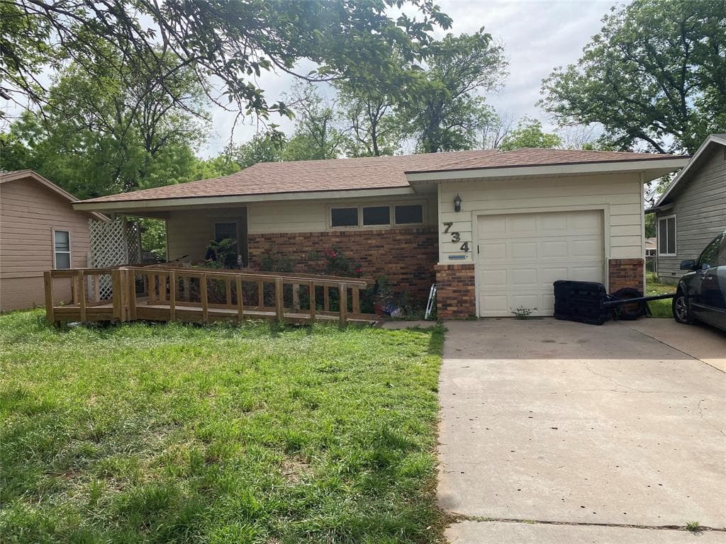 734 Woodlawn Dr