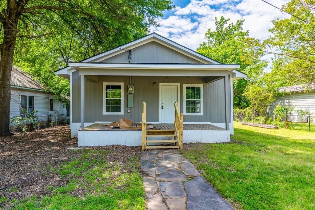1457 W Austin St