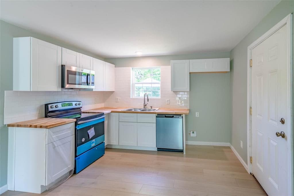 1468 W Austin St