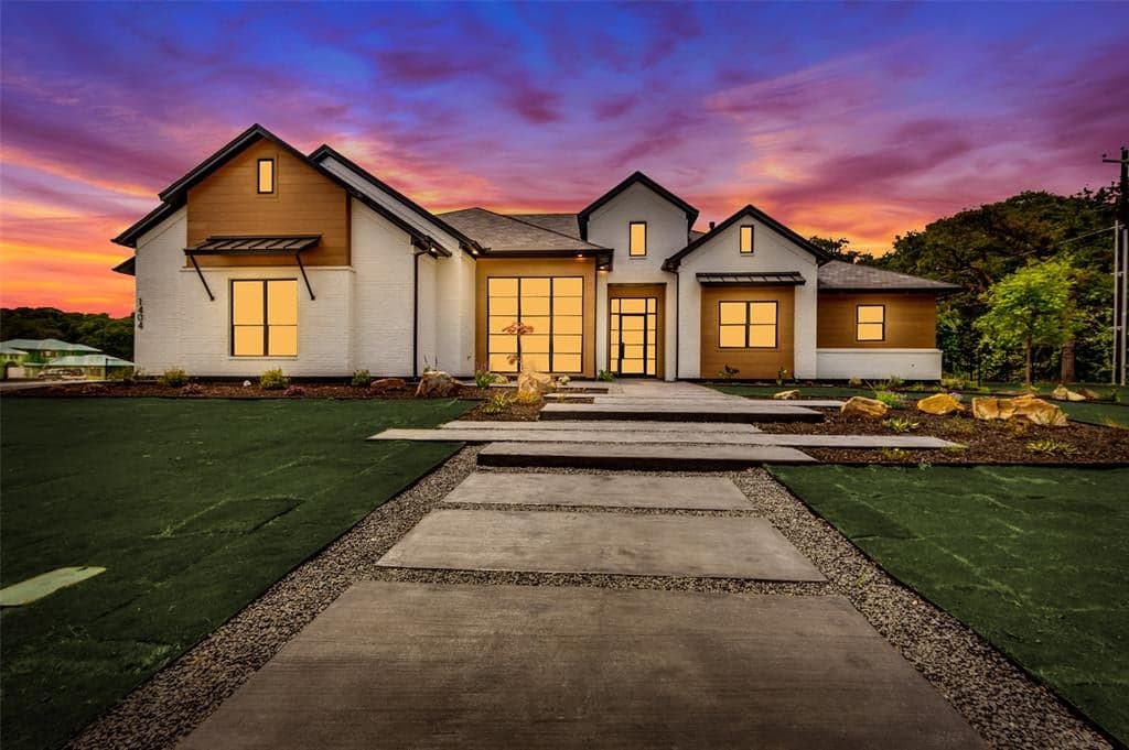 1404 Samantha Way