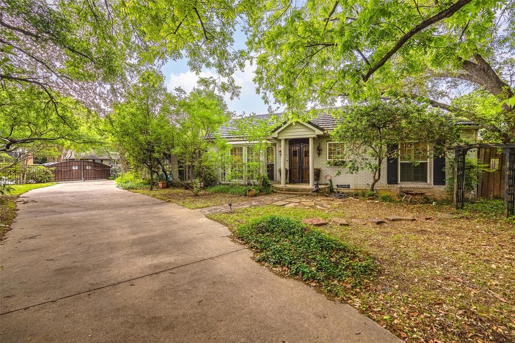 3636 Royal Ln