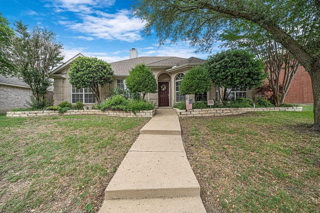 1316 Lochness Dr