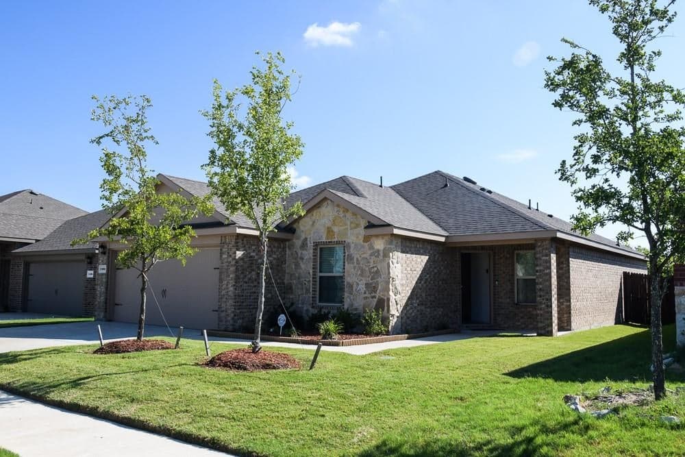 1104 Bronze Ln