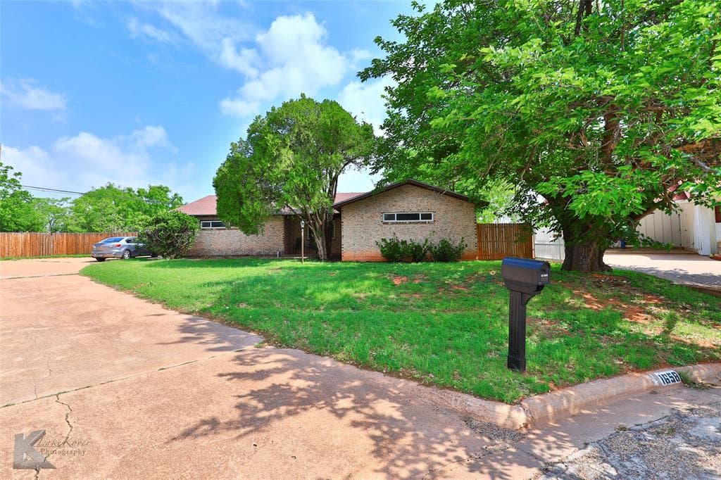 1658 N Bowie Dr