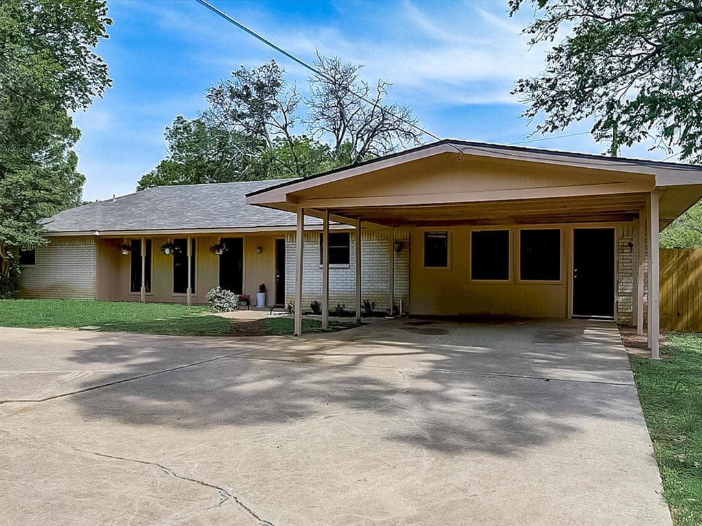 605 Carlisle Dr