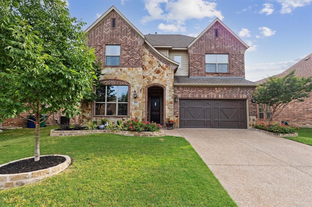 5529 Fox Chase Ln