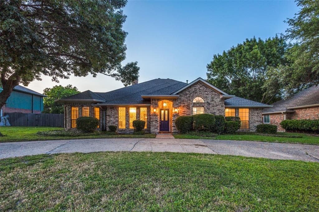 805 Forest Edge Ln