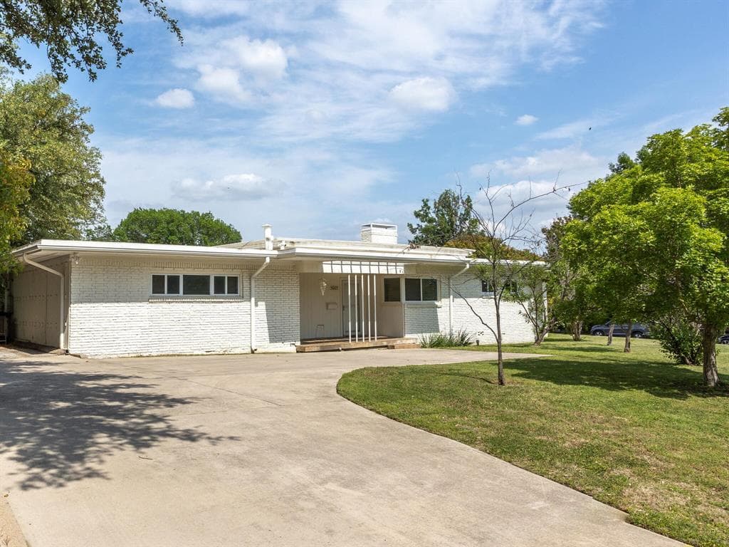 3921 Clayton Rd W