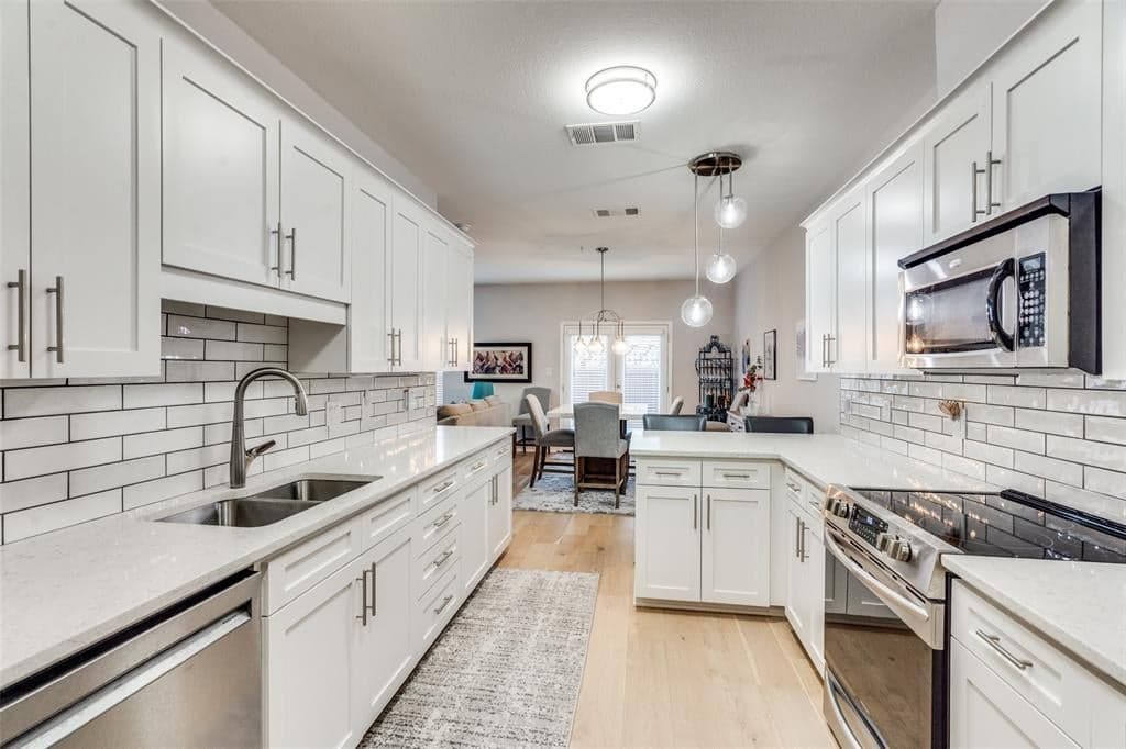 333 Metropolitan Dr