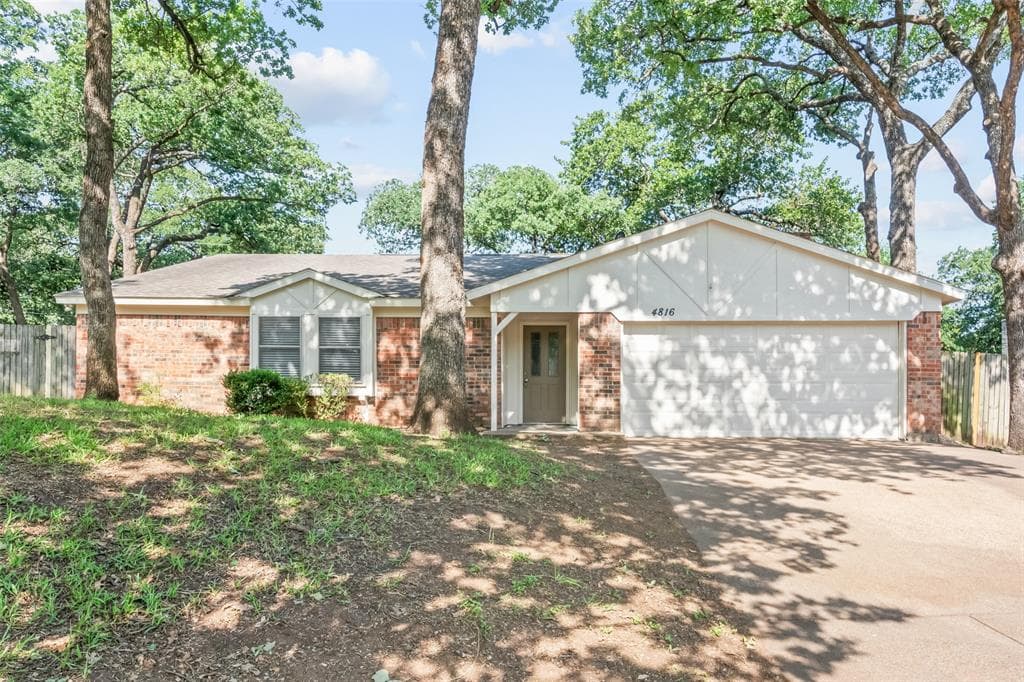4816 Crestmont Ct