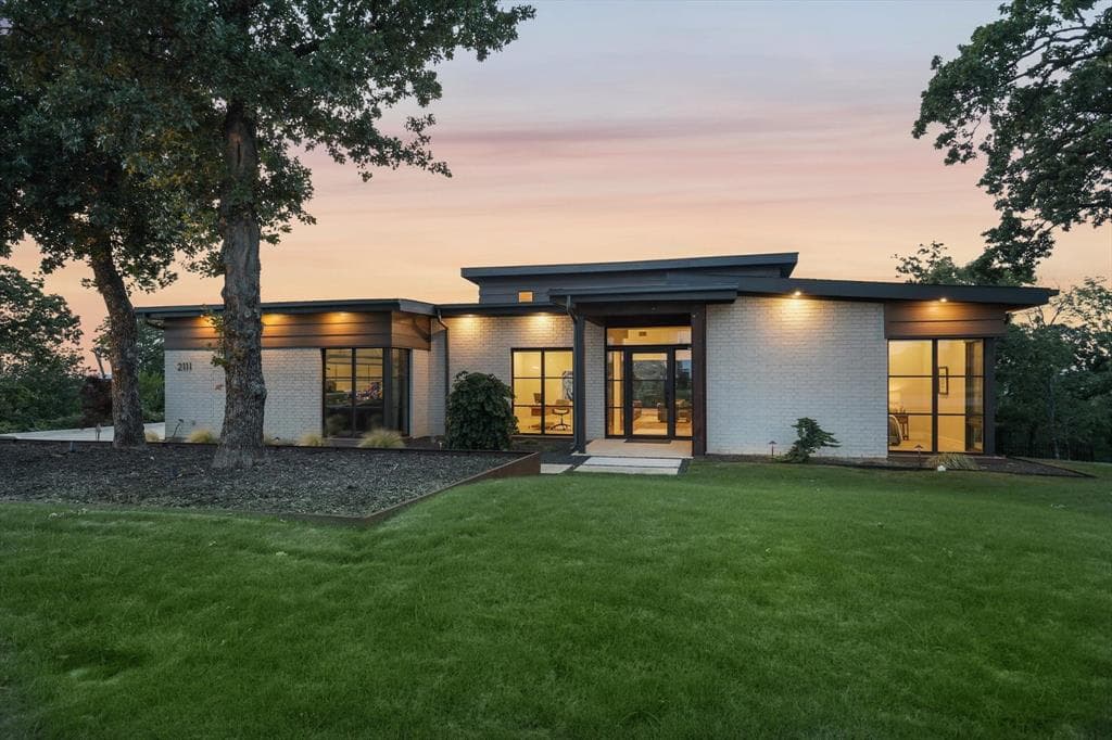 2111 Pinnell Ct