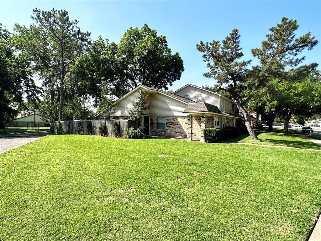 4818 Redwood Dr